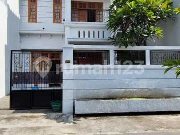 Rumah Cantik Bangunan Bagus Siap Huni Di Baturan Colomadu Solo Barat