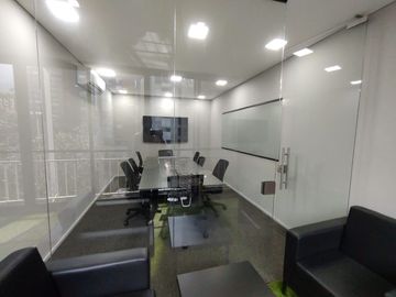 Arriendo Oficina En El Poblado, Las Lomas