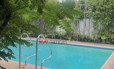 House with Pool for Sale in Dasmari&ntilde;as Village, Makati City