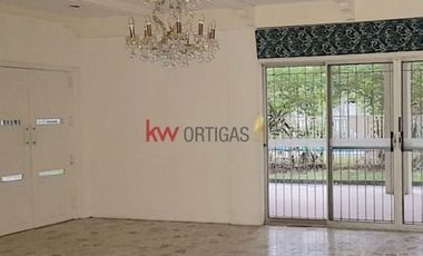 House with Pool for Sale in Dasmari&ntilde;as Village, Makati City