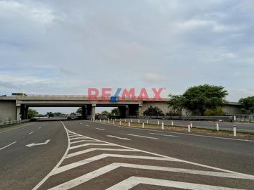 ✨ Oportunidad Única para Inversionistas y Desarrolladores Industriales ✨

🌐 Ubicación Privilegiada: 📏 86 ML DE FRONTERA CON LA CARRETERA PIURA - CHI