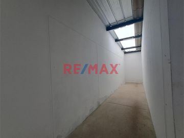 📍 ¡Oportunidad única para invertir en Chiclayo! Local comercial en venta en Torres Paz 175, a media cuadra de Av. Luis Gonzales.
🏗️ Área de terreno: