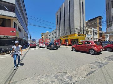 📍 ¡Oportunidad única para invertir en Chiclayo! Local comercial en venta en Torres Paz 175, a media cuadra de Av. Luis Gonzales.
🏗️ Área de terreno: