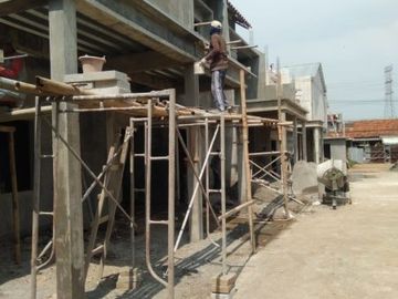 RUMAH 2 LANTAI DENGAN LEGALITAS SHM IMB