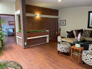 CASA SOLA EN SAN LUCAS XOCHIMANCA CON DEPARTAMENTO Y OFICINA INDEPENDIENTE