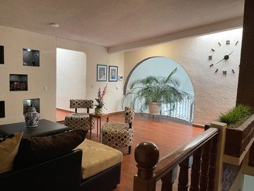 CASA SOLA EN SAN LUCAS XOCHIMANCA CON DEPARTAMENTO Y OFICINA INDEPENDIENTE