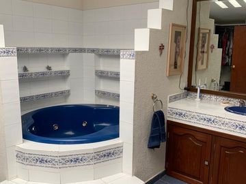 CASA SOLA EN SAN LUCAS XOCHIMANCA CON DEPARTAMENTO Y OFICINA INDEPENDIENTE