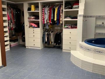 CASA SOLA EN SAN LUCAS XOCHIMANCA CON DEPARTAMENTO Y OFICINA INDEPENDIENTE