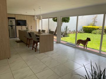 CASA SOLA EN SAN LUCAS XOCHIMANCA CON DEPARTAMENTO Y OFICINA INDEPENDIENTE