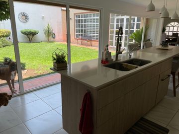 CASA SOLA EN SAN LUCAS XOCHIMANCA CON DEPARTAMENTO Y OFICINA INDEPENDIENTE