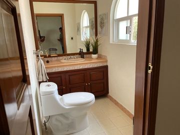 CASA SOLA EN SAN LUCAS XOCHIMANCA CON DEPARTAMENTO Y OFICINA INDEPENDIENTE