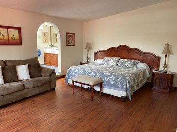 CASA SOLA EN SAN LUCAS XOCHIMANCA CON DEPARTAMENTO Y OFICINA INDEPENDIENTE