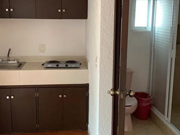 CASA SOLA EN SAN LUCAS XOCHIMANCA CON DEPARTAMENTO Y OFICINA INDEPENDIENTE