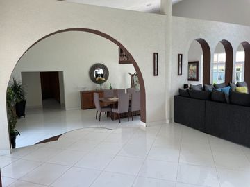 CASA SOLA EN SAN LUCAS XOCHIMANCA CON DEPARTAMENTO Y OFICINA INDEPENDIENTE