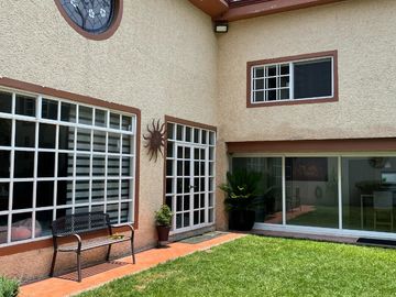 CASA SOLA EN SAN LUCAS XOCHIMANCA CON DEPARTAMENTO Y OFICINA INDEPENDIENTE