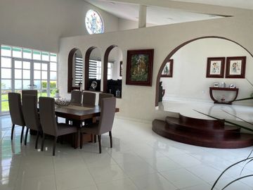 CASA SOLA EN SAN LUCAS XOCHIMANCA CON DEPARTAMENTO Y OFICINA INDEPENDIENTE