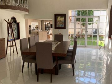 CASA SOLA EN SAN LUCAS XOCHIMANCA CON DEPARTAMENTO Y OFICINA INDEPENDIENTE