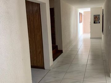 CASA SOLA EN SAN LUCAS XOCHIMANCA CON DEPARTAMENTO Y OFICINA INDEPENDIENTE