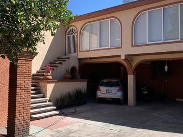 CASA SOLA EN SAN LUCAS XOCHIMANCA CON DEPARTAMENTO Y OFICINA INDEPENDIENTE