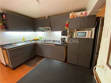 Acogedora Casa de 2 Pisos en Pasaje Privado (PT)