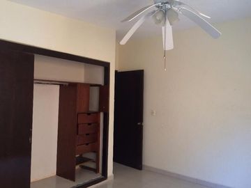 Venta de Casa con 5 habitaciones en Av. Cuauhtémoc, Col. Centro, Coatzacoalcos, Ver.