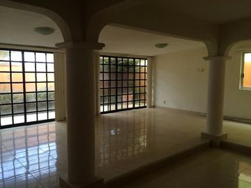 Venta de Casa con 5 habitaciones en Av. Cuauhtémoc, Col. Centro, Coatzacoalcos, Ver.
