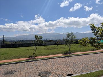 Hermoso Terreno 1040m2 Urbanización de Lujo, Puembo