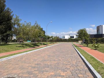Hermoso Terreno 1040m2 Urbanización de Lujo, Puembo