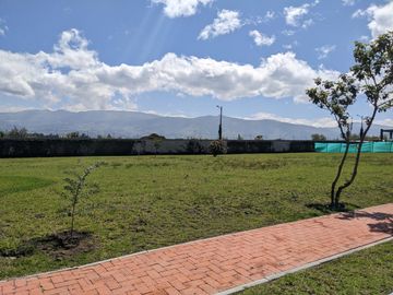 Hermoso Terreno 1040m2 Urbanización de Lujo, Puembo