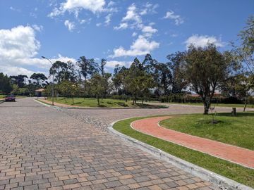 Hermoso Terreno 1040m2 Urbanización de Lujo, Puembo