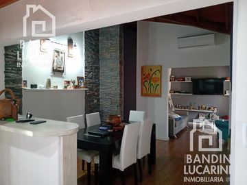 Casa en Venta de 3 ambientes Impecable en Berazategui