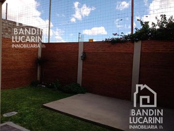 Casa en Venta de 3 ambientes Impecable en Berazategui