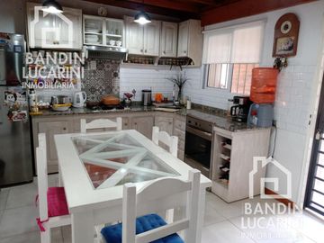 Casa en Venta de 3 ambientes Impecable en Berazategui
