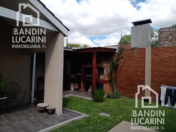 Casa en Venta de 3 ambientes Impecable en Berazategui