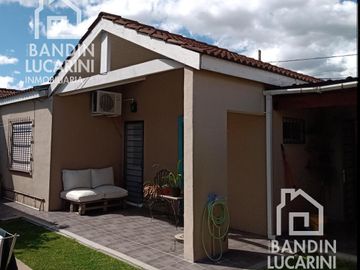 Casa en Venta de 3 ambientes Impecable en Berazategui