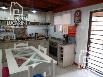 Casa en Venta de 3 ambientes Impecable en Berazategui