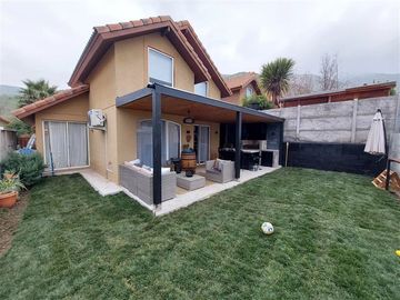 Casa en arriendo de 3 dorm. en Huechuraba