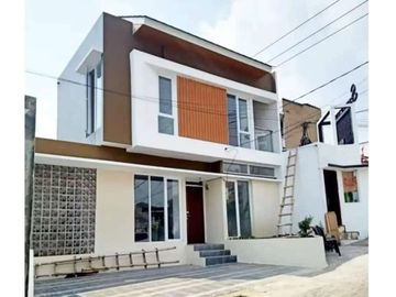 Rumah Sultan di Sariwangi Bandung Utara Lembang