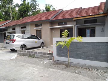 Rumah di utara prambanan