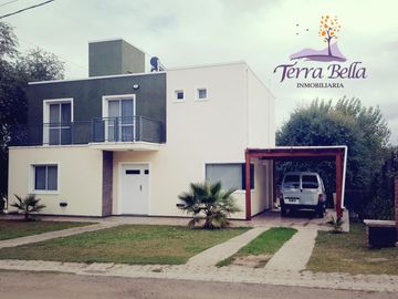 CHALET DE CATEGORIA EN BARRIO CERRADO FRENTE AL RÍO SAN ANTONIO. A 15 MINUTOS DEL CENTRO DE VILLA CARLOS PAZ