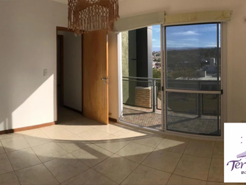 CHALET DE CATEGORIA EN BARRIO CERRADO FRENTE AL RÍO SAN ANTONIO. A 15 MINUTOS DEL CENTRO DE VILLA CARLOS PAZ