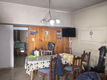 CHALET Y LOCAL EN EL CENTRO DE RAFAEL CALZADA