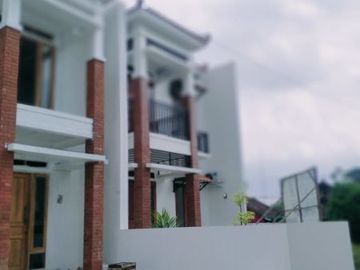 DIJUAL RUMAH BARU SIAP HUNI 2 LANTAI TERMURAH DI KOTA JOGJA