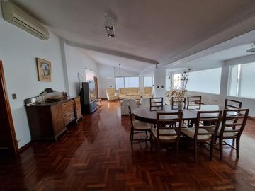 BELLA CASA EN VENTA CON FONDO AL LAGO EN CARLOS PAZ, BARRIO ALTAMENTE RESIDENCIAL - Villa Suiza.