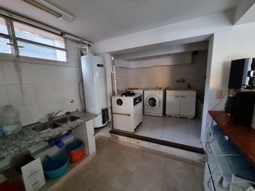 BELLA CASA EN VENTA CON FONDO AL LAGO EN CARLOS PAZ, BARRIO ALTAMENTE RESIDENCIAL - Villa Suiza.