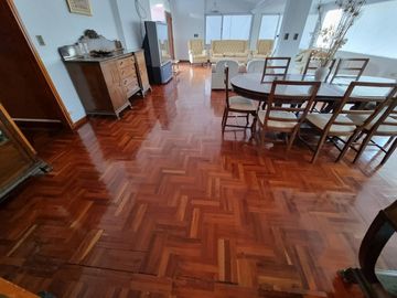 BELLA CASA EN VENTA CON FONDO AL LAGO EN CARLOS PAZ, BARRIO ALTAMENTE RESIDENCIAL - Villa Suiza.