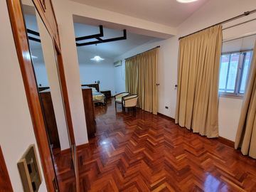 BELLA CASA EN VENTA CON FONDO AL LAGO EN CARLOS PAZ, BARRIO ALTAMENTE RESIDENCIAL - Villa Suiza.