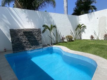 A una cuadra del Tecmilenio
