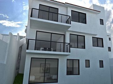 Venta de Amplia Residencia a Estrenar en Condado de Sayavedra