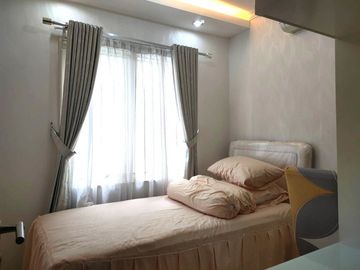 Disewakan Apartemen Royal Mediterania Garden Residences, 2BR Furnish uk. 53.5 m2